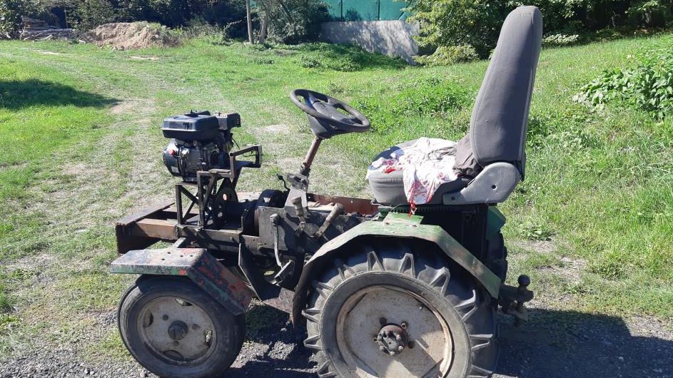Hlídka zastavila traktor ze samovýroby. Šofér nadýchal tři promile